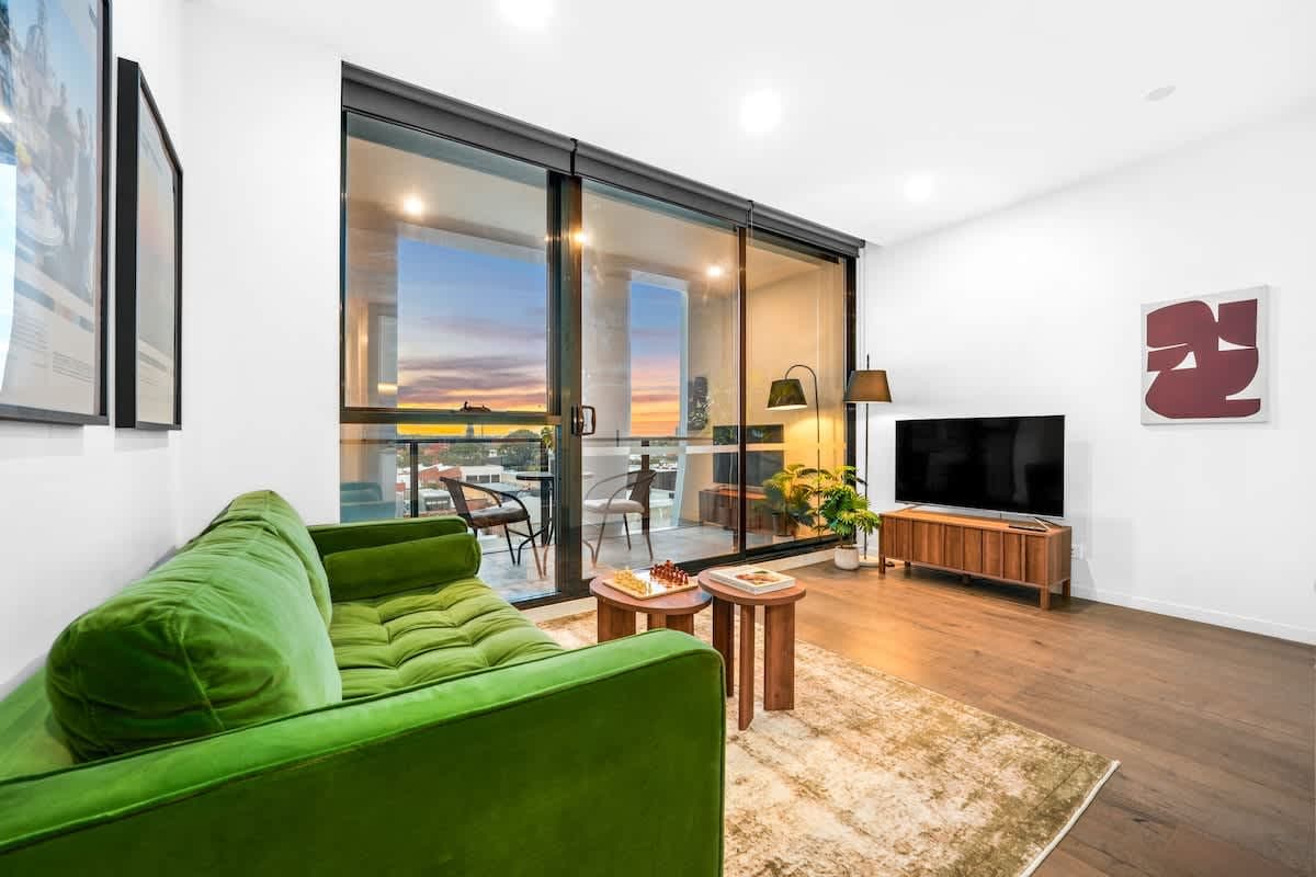 Furnished 1 Bedroom Apartment in Collingwood