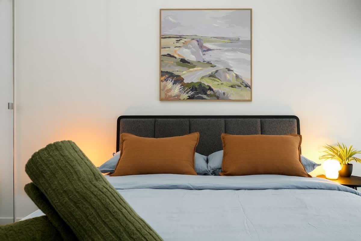 Furnished 1 Bedroom Apartment in Collingwood
