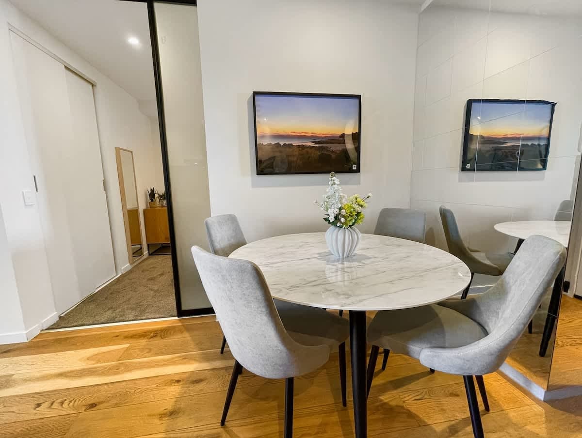 Furnished 2 Bedroom Apartment in Melbourne