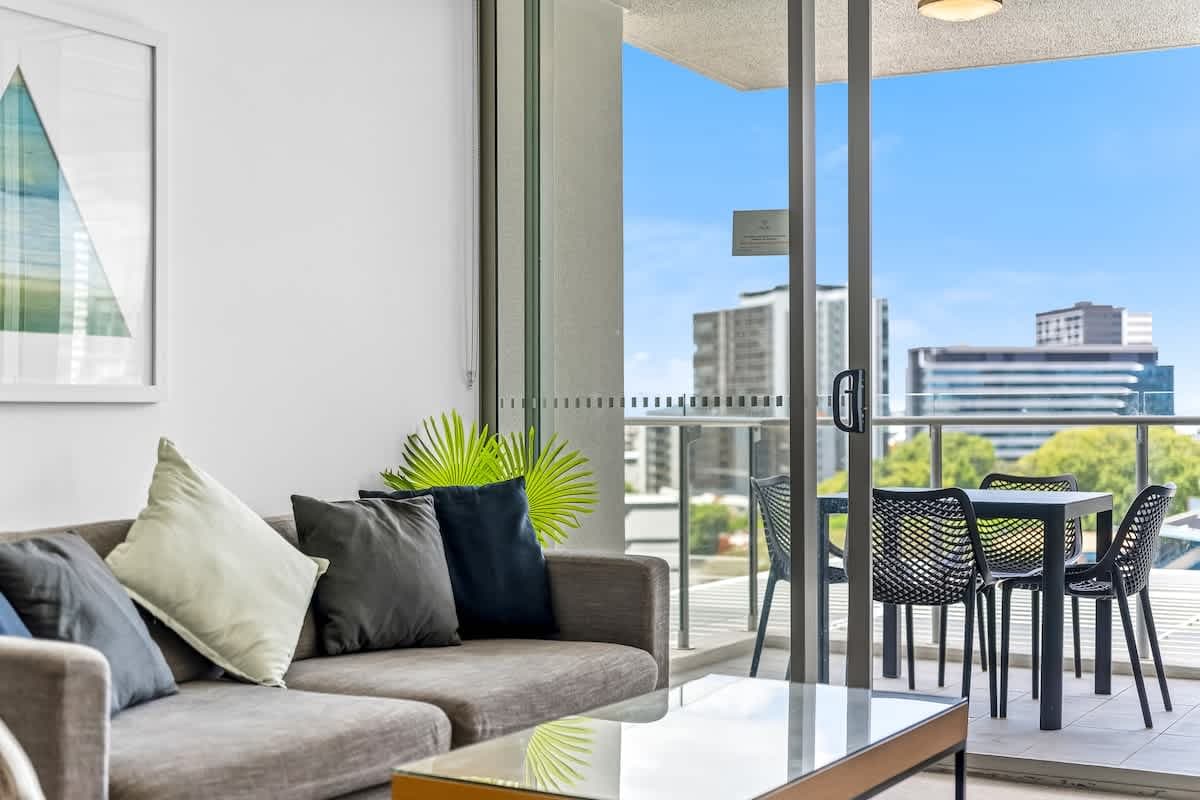 Furnished 1 Bedroom Apartment in Bowen Hills