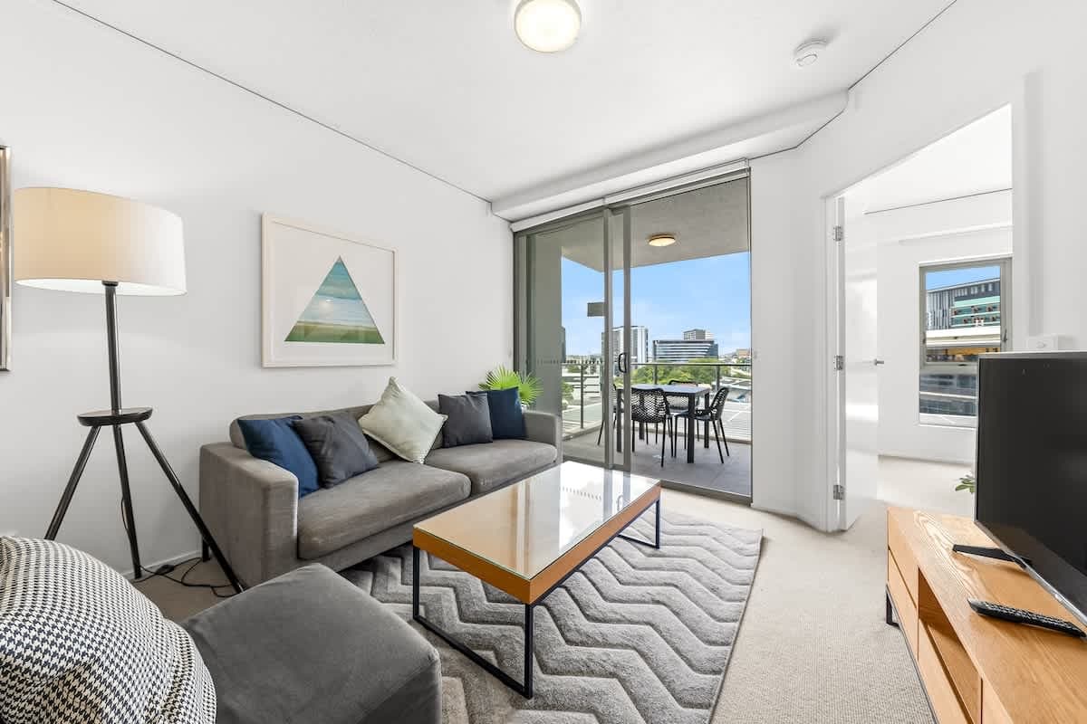 Furnished 1 Bedroom Apartment in Bowen Hills