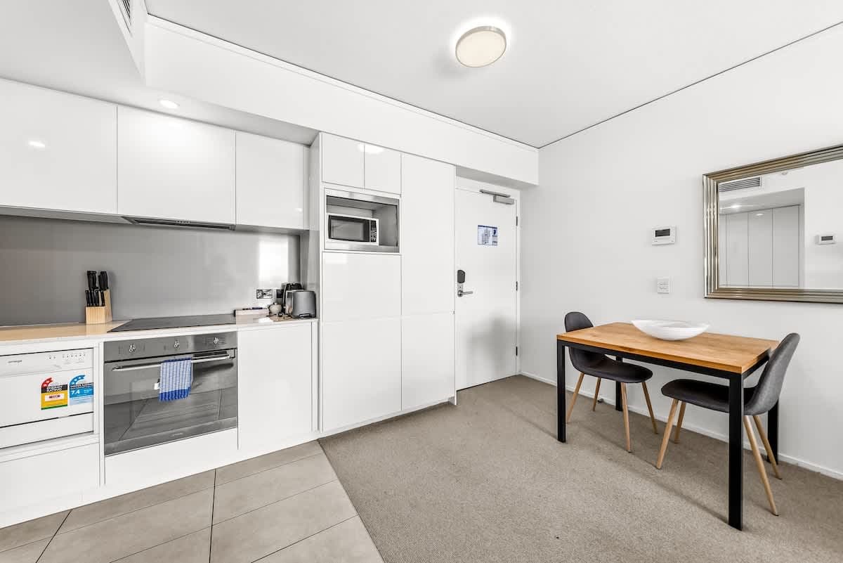 Furnished 1 Bedroom Apartment in Bowen Hills