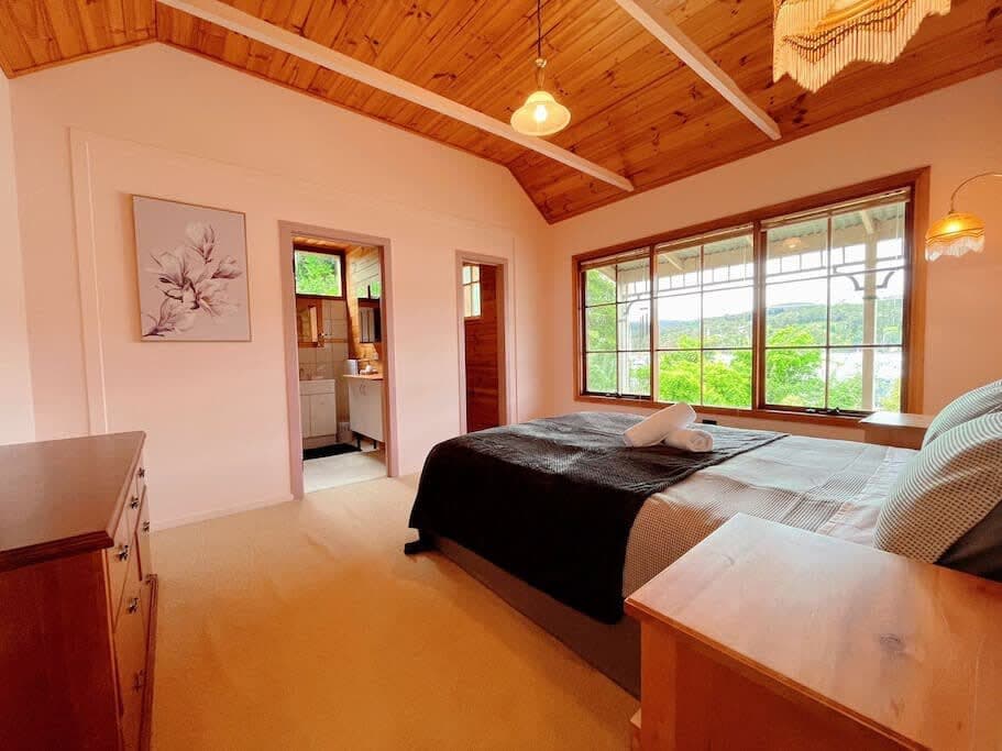 Furnished 4 Bedroom House in Kettering