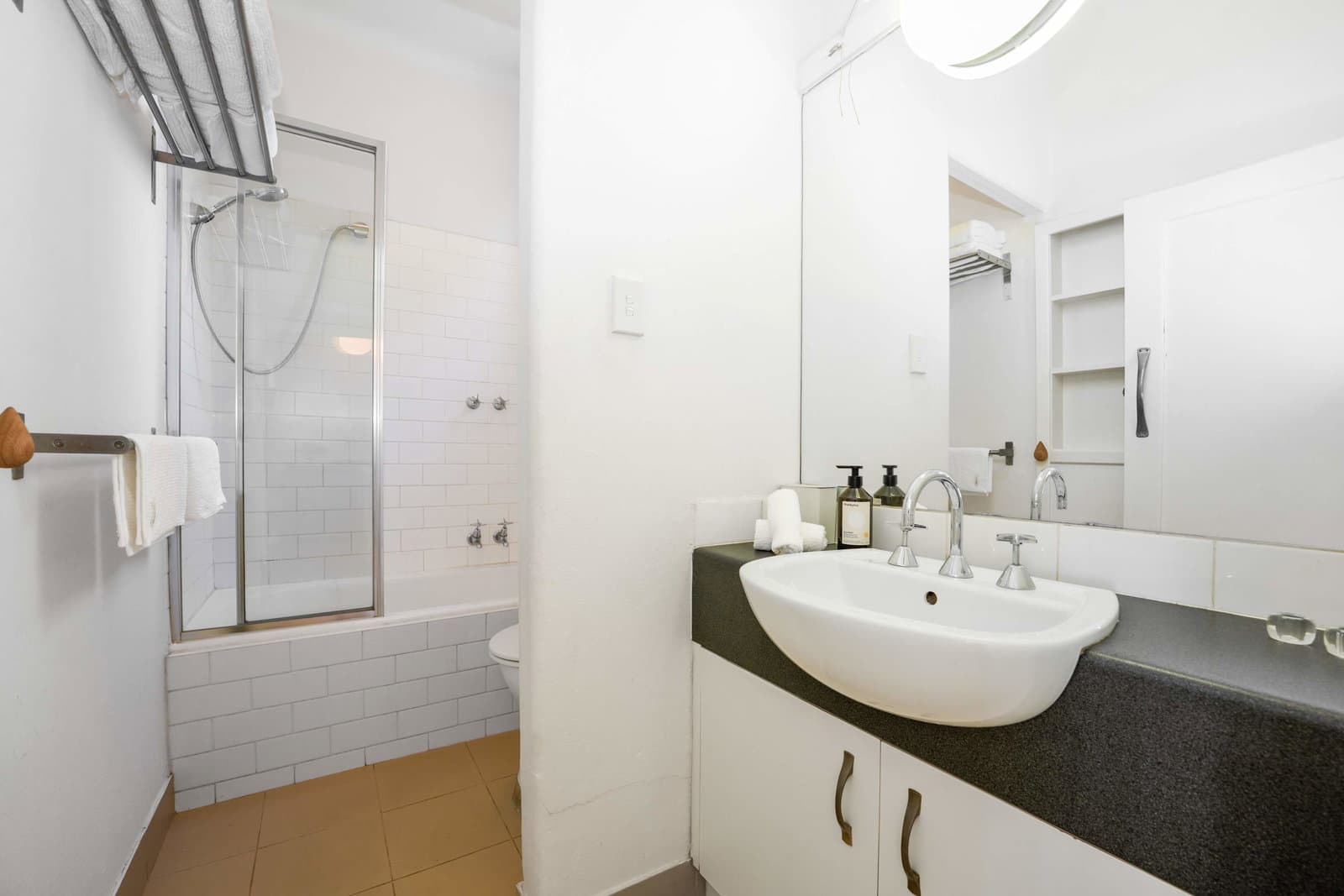 Furnished 1 Bedroom Apartment in Fitzroy