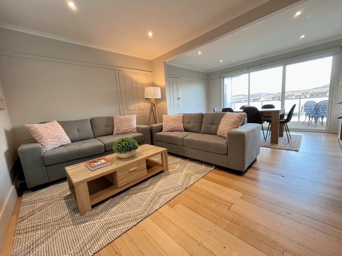 Furnished 2 Bedroom House in Rose Bay