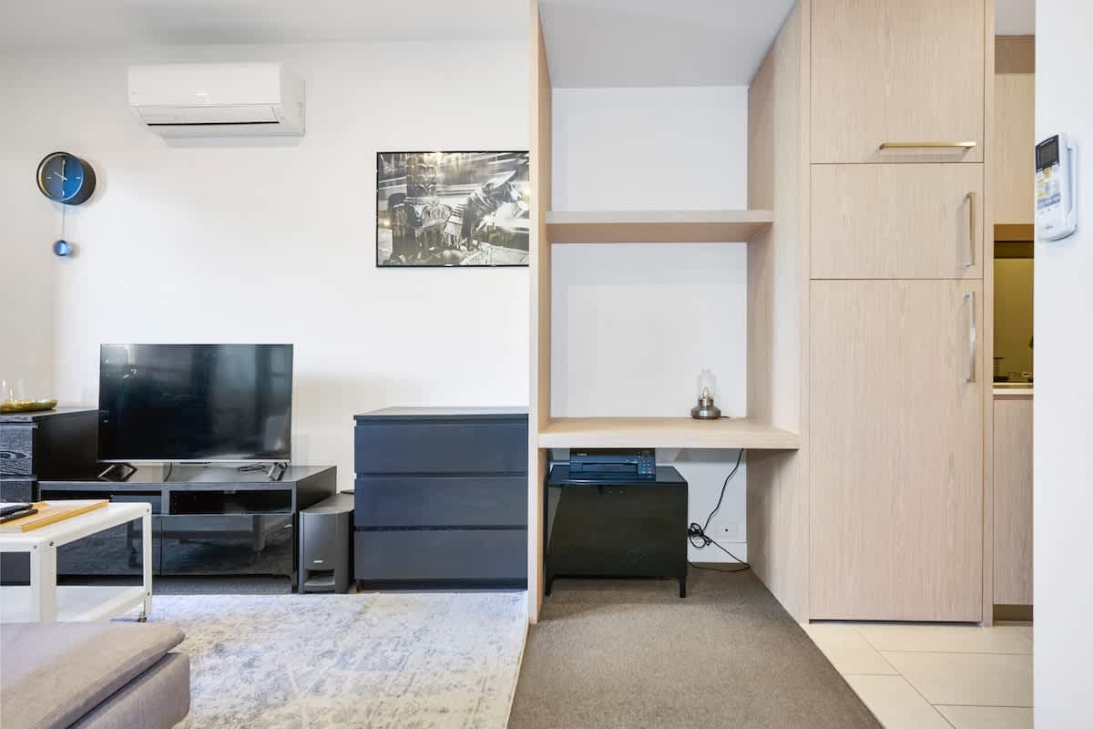 Furnished 1 Bedroom Apartment in Melbourne