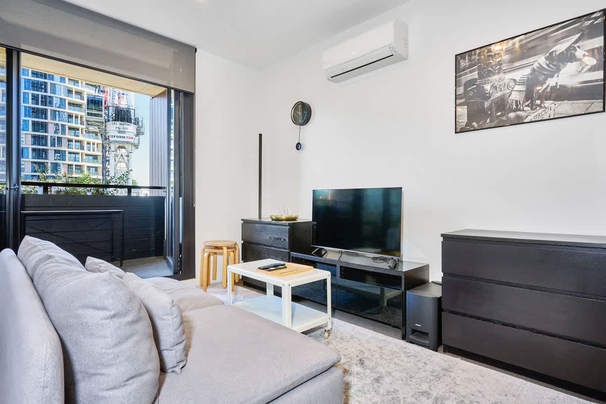 Furnished 1 Bedroom Apartment in Melbourne