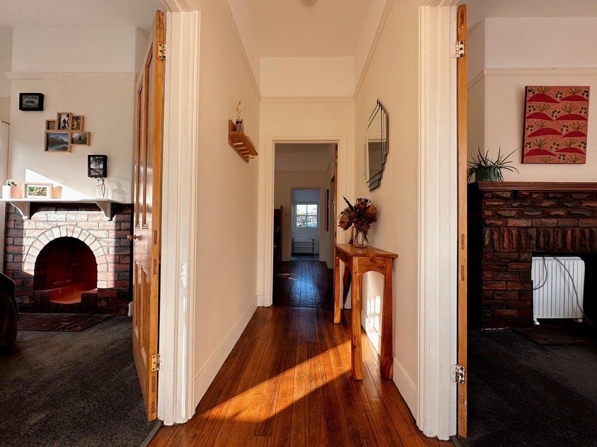 Furnished 3 Bedroom House in South Hobart