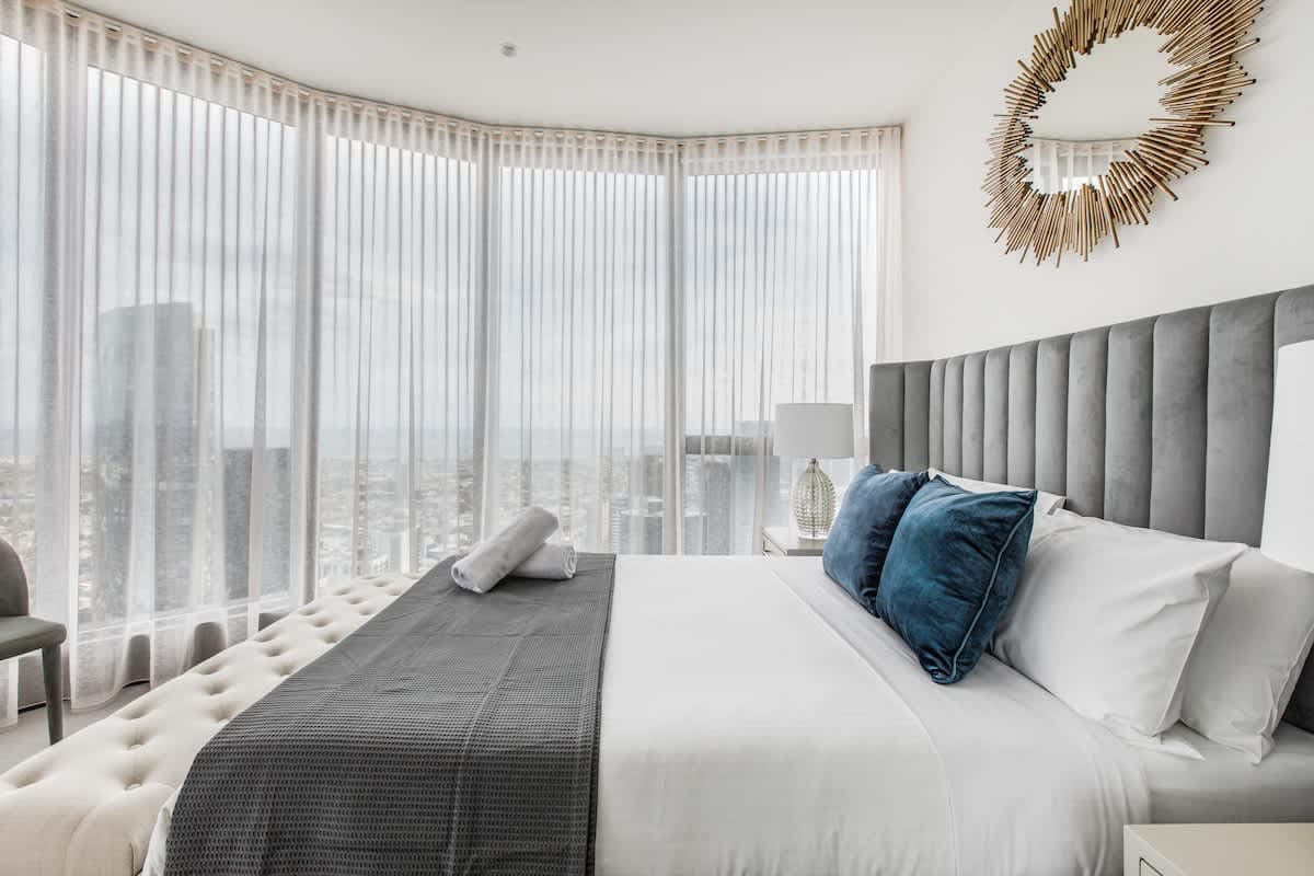 Furnished 2 Bedroom Rental in Southbank