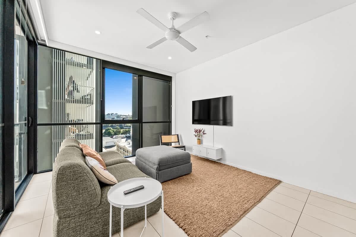 Furnished 1 Bedroom Apartment in South Brisbane