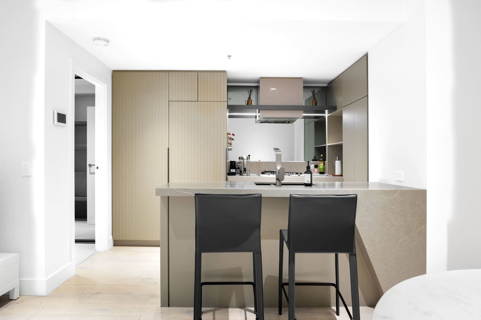 Furnished 1 Bedroom Apartment in Hawthorn East