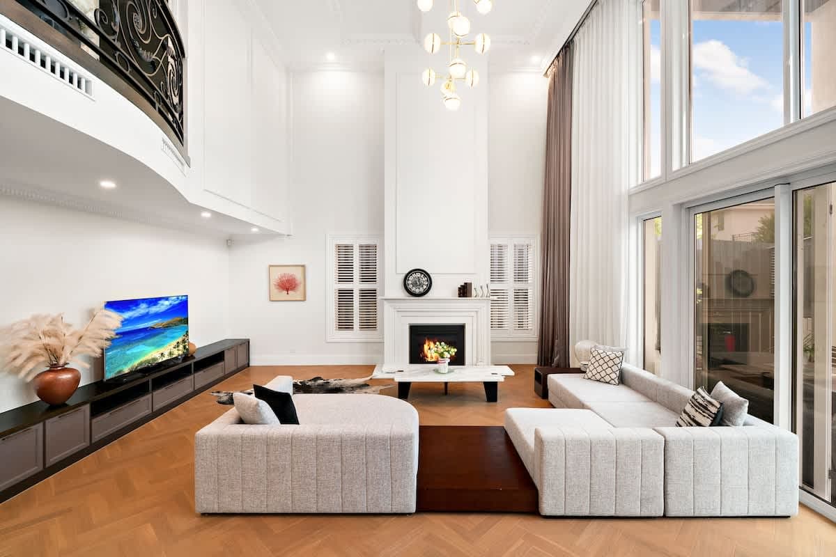 Furnished 4 Bedroom House in Glen Waverley