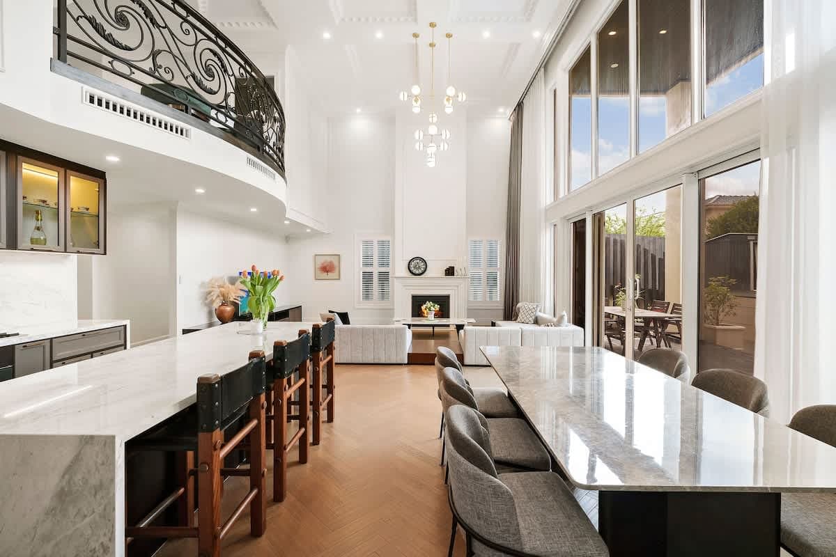 Furnished 4 Bedroom House in Glen Waverley