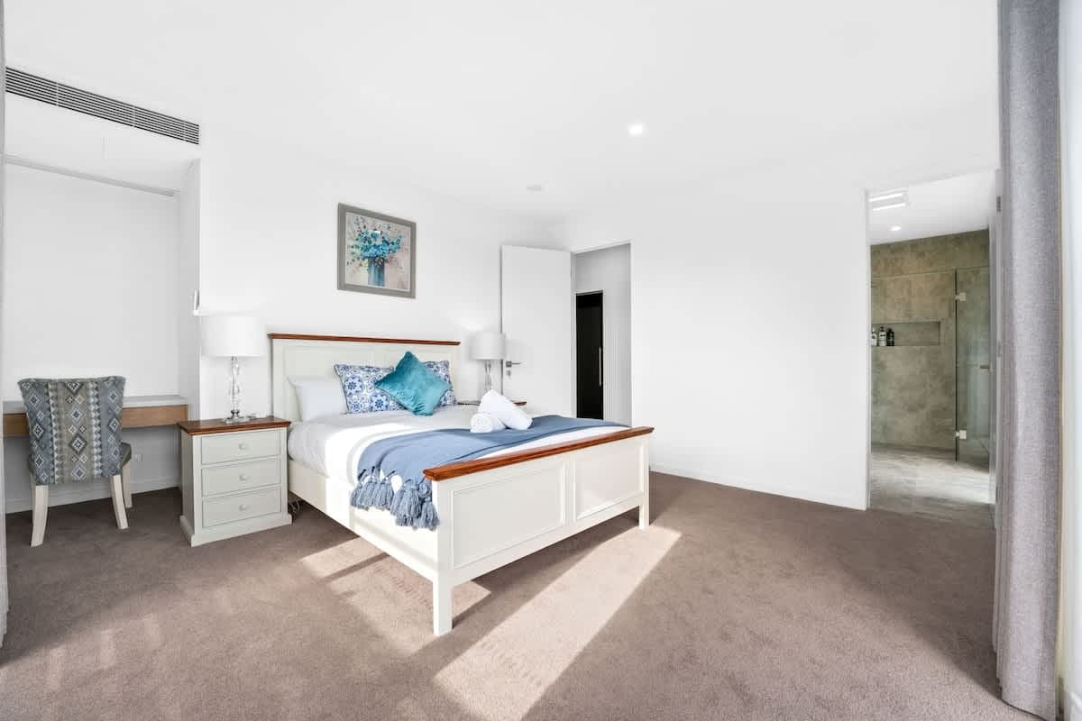 Furnished 3 Bedroom Apartment in Balwyn
