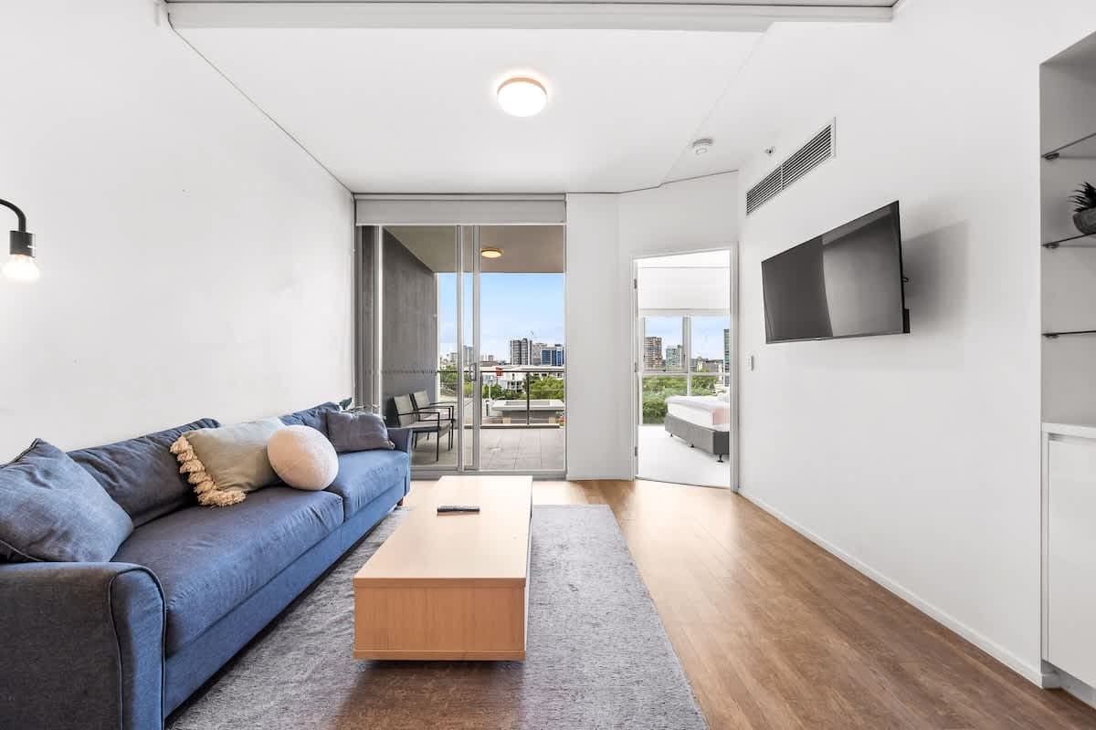 Furnished 2 Bedroom Apartment in Bowen Hills