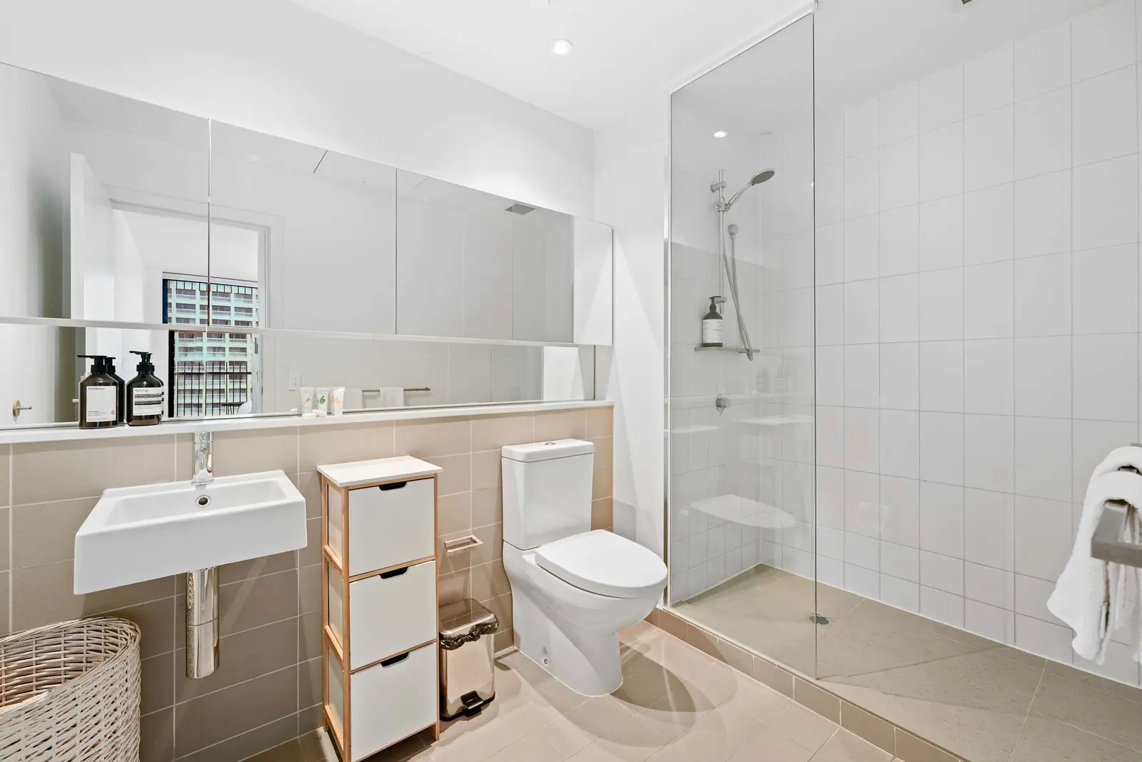 Furnished 2 Bedroom Apartment in Melbourne