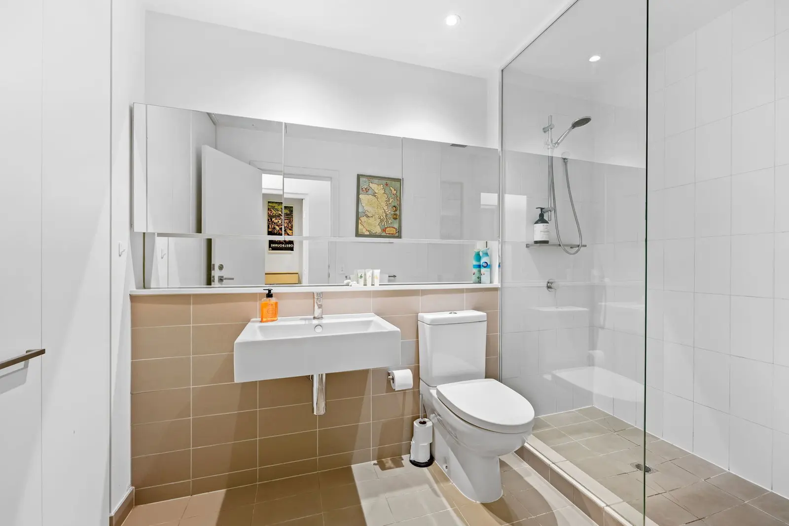 Furnished 2 Bedroom Apartment in Melbourne