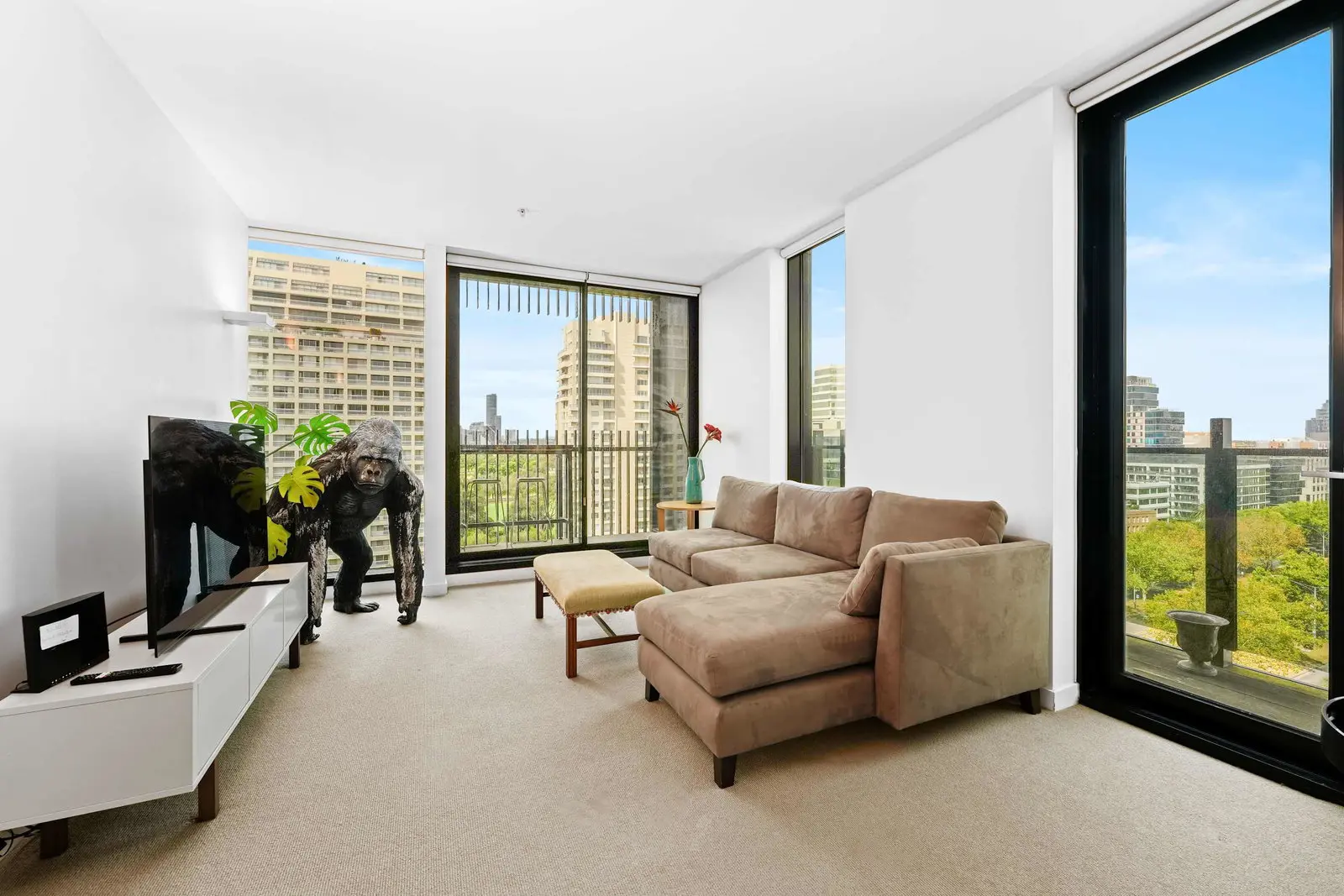 Furnished 2 Bedroom Apartment in Melbourne