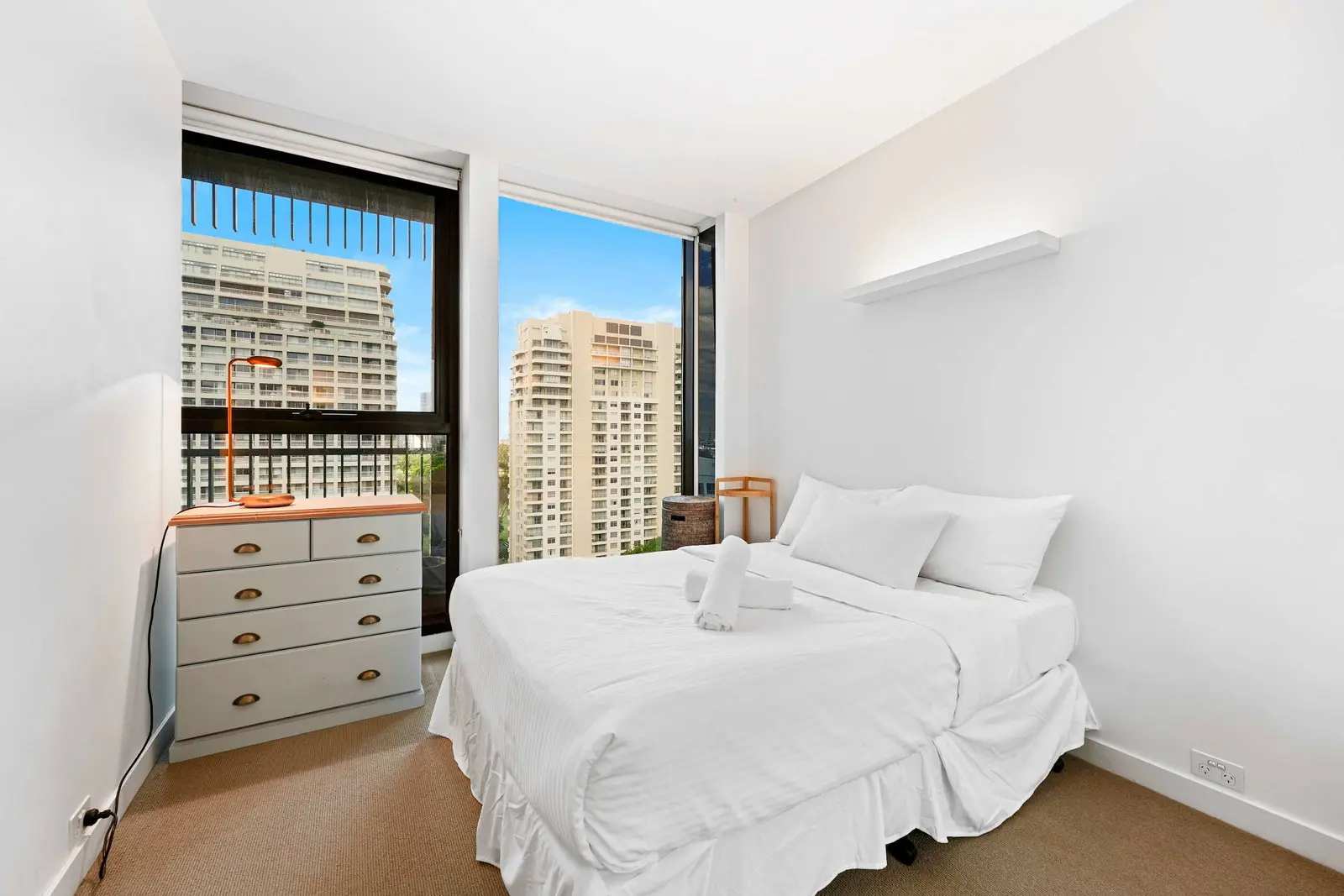 Furnished 2 Bedroom Apartment in Melbourne