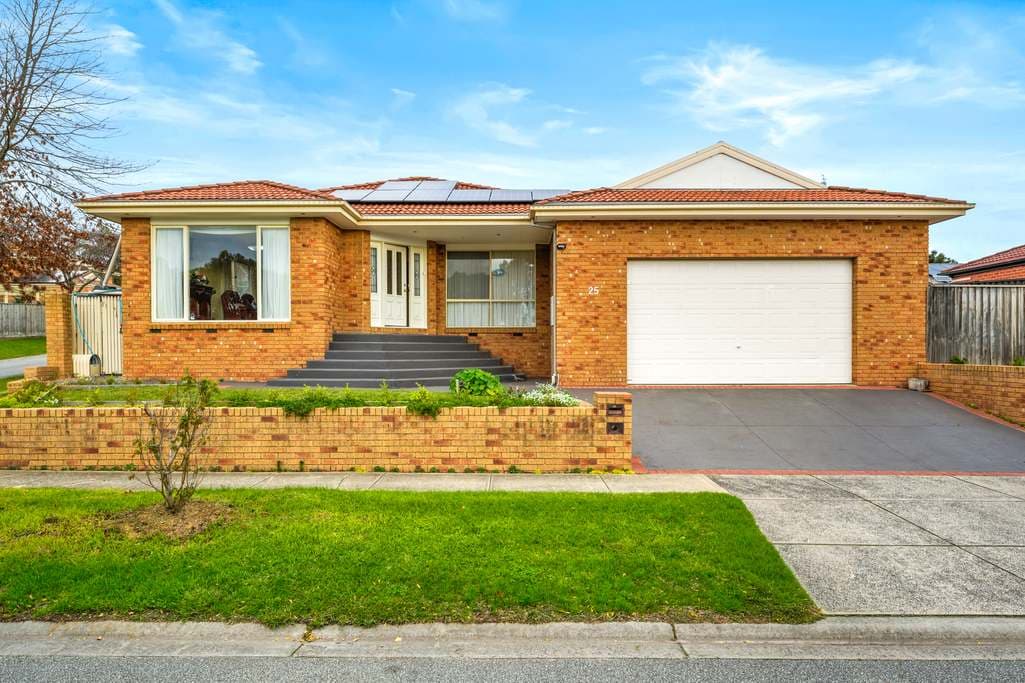 Furnished 3 Bedroom House in Narre Warren