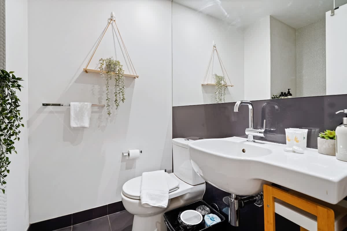 Furnished 1 Bedroom Apartment in Fitzroy North