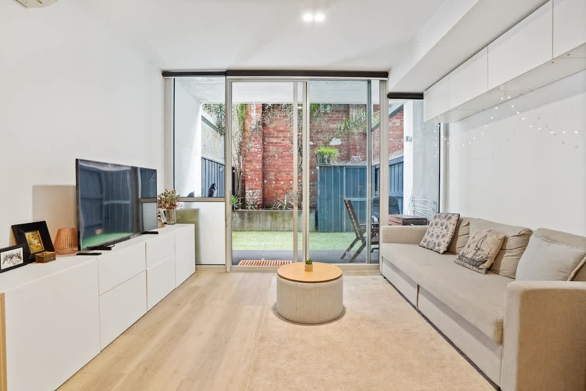 Furnished 1 Bedroom Apartment in Fitzroy North