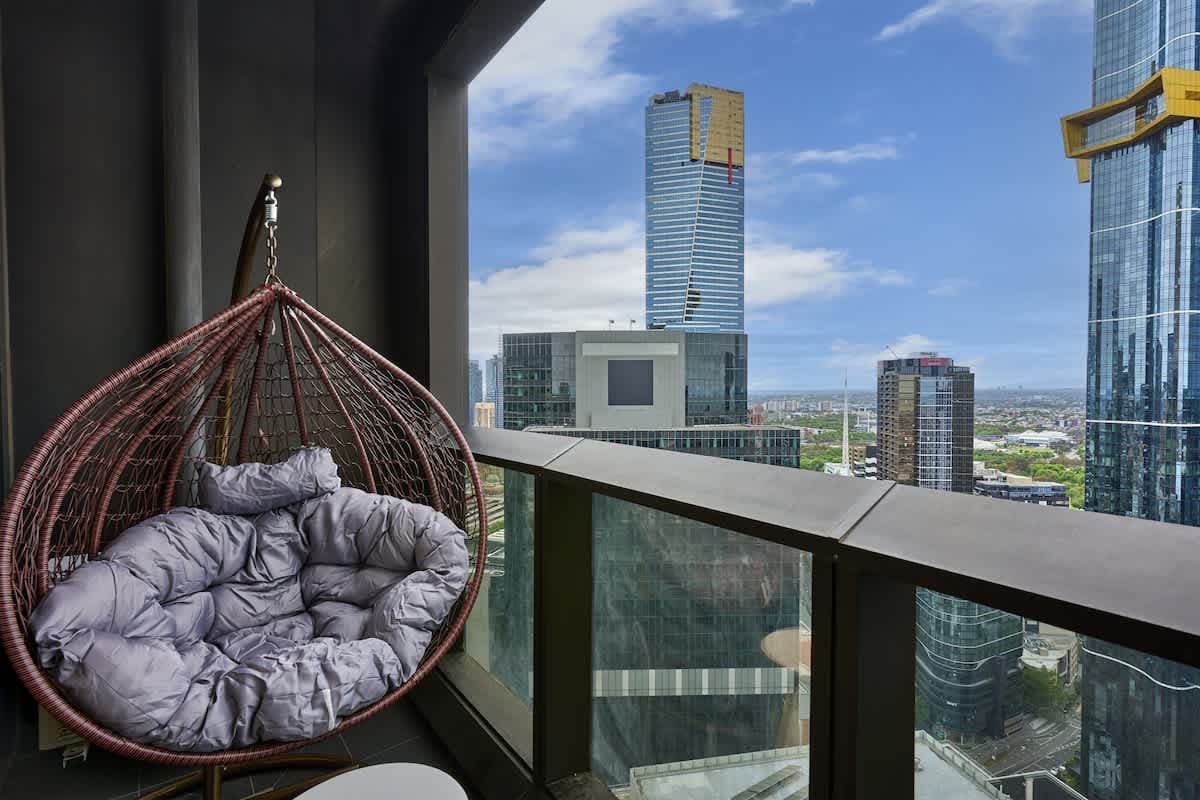 Furnished 2 Bedroom Apartment in Southbank