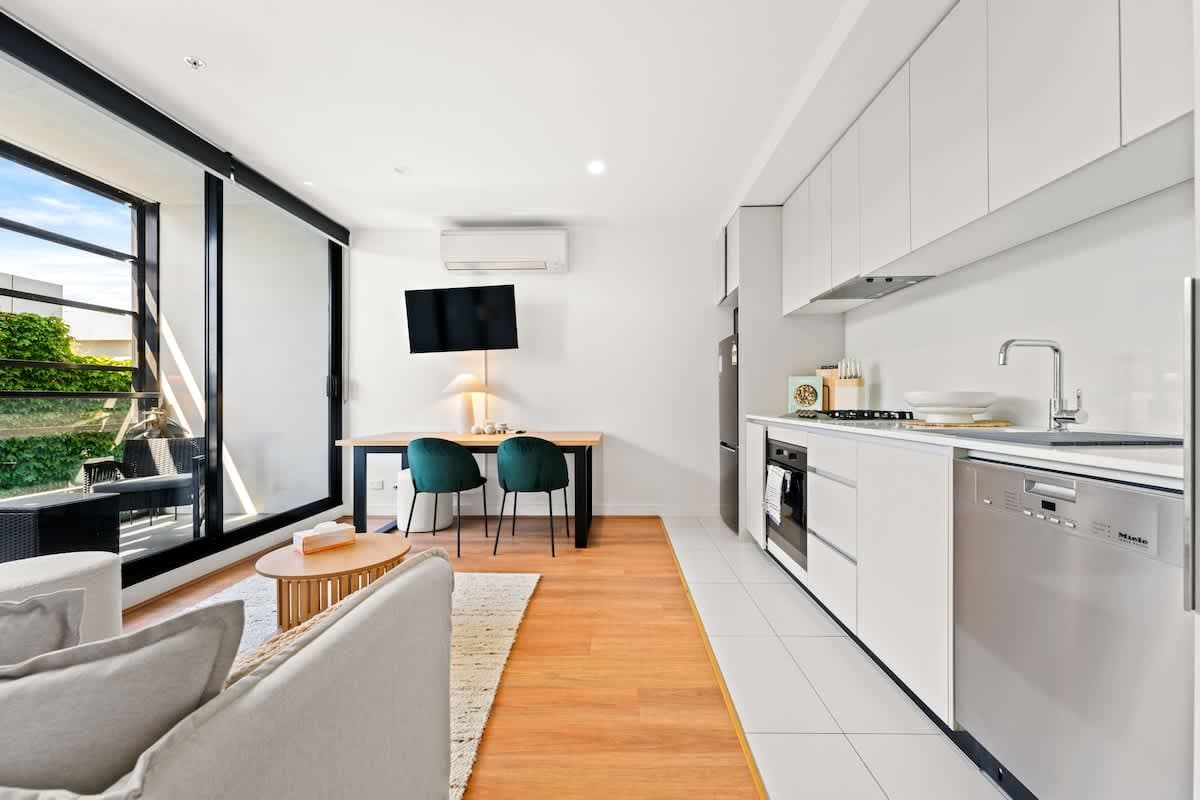 Furnished 2 Bedroom Apartment in Cremorne
