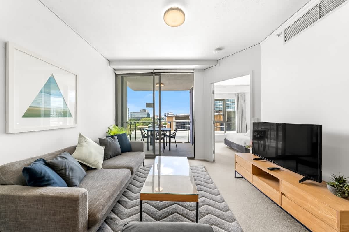 Furnished 1 Bedroom Apartment in Bowen Hills