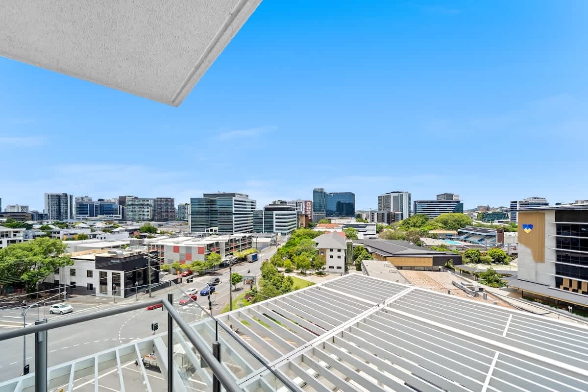 Furnished 1 Bedroom Apartment in Bowen Hills