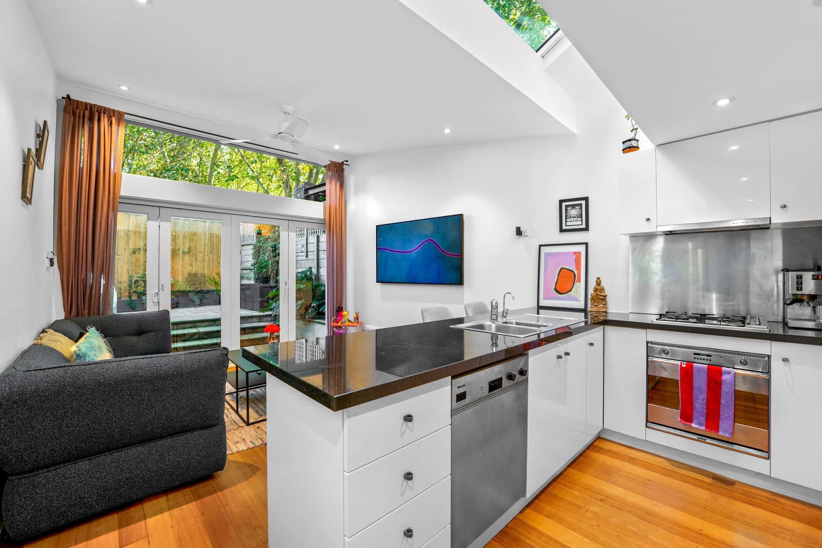 Furnished 2 Bedroom House in North Melbourne