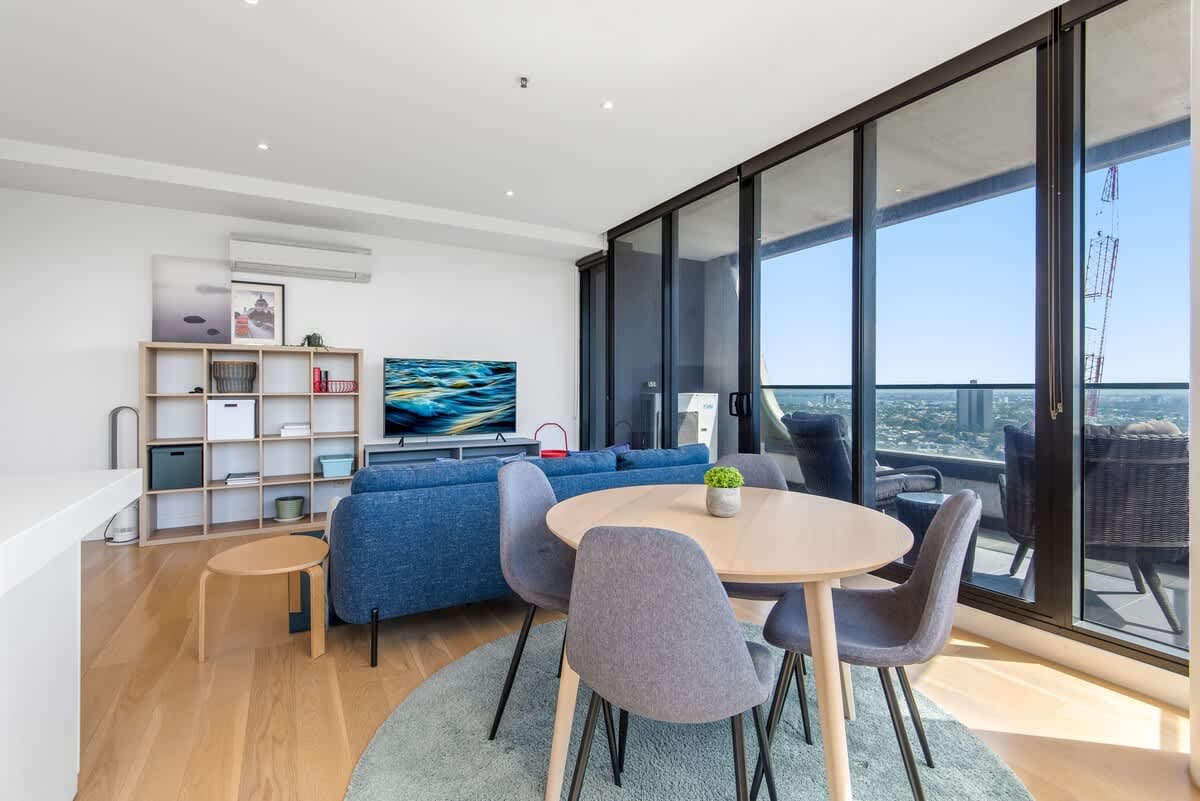 Furnished 3 Bedroom Apartment in South Melbourne