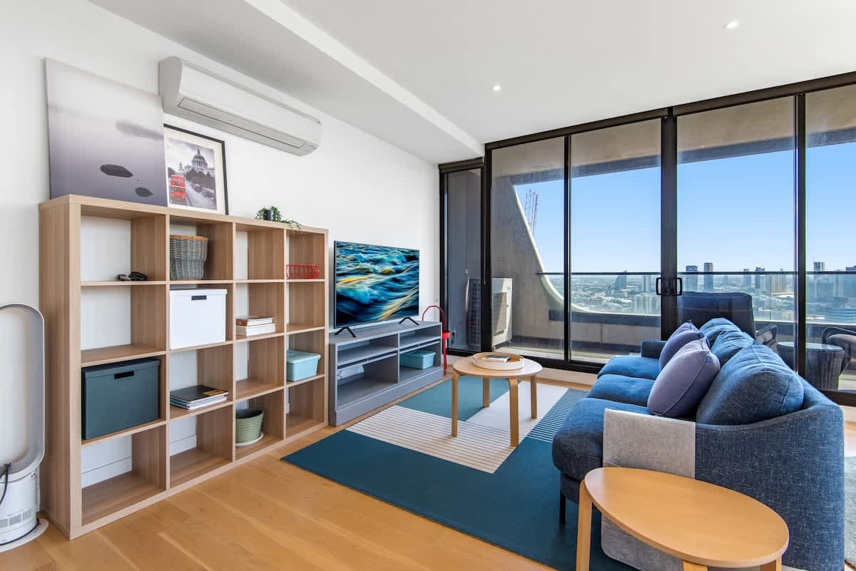 Furnished 3 Bedroom Apartment in South Melbourne
