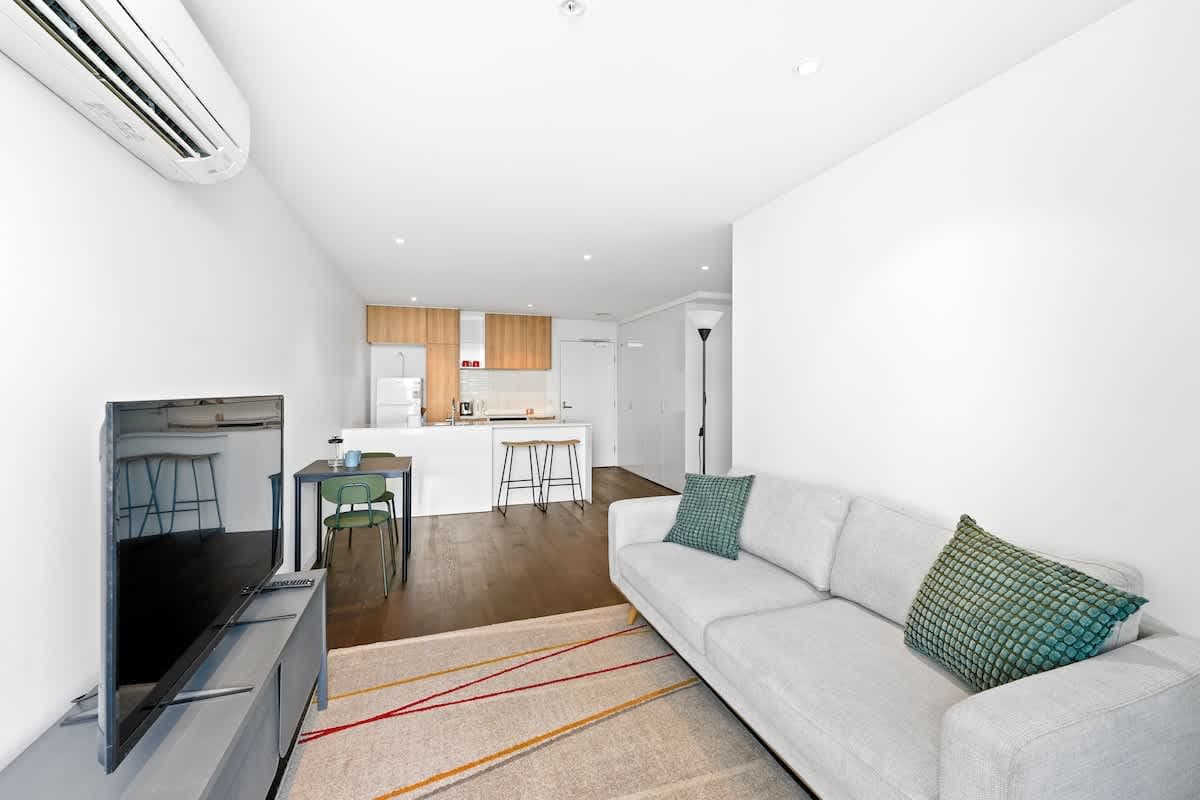 Furnished 1 Bedroom Apartment in St Kilda