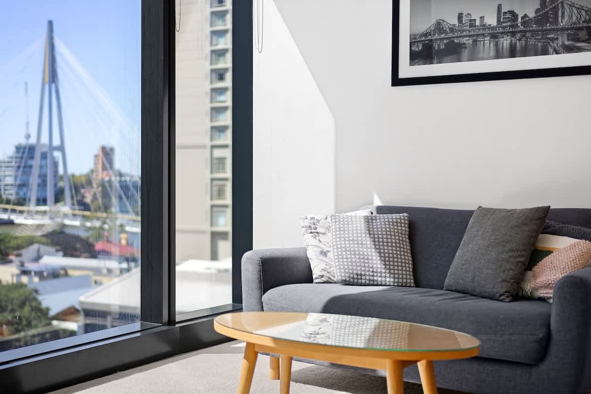 Furnished 1 Bedroom Apartment in Brisbane City