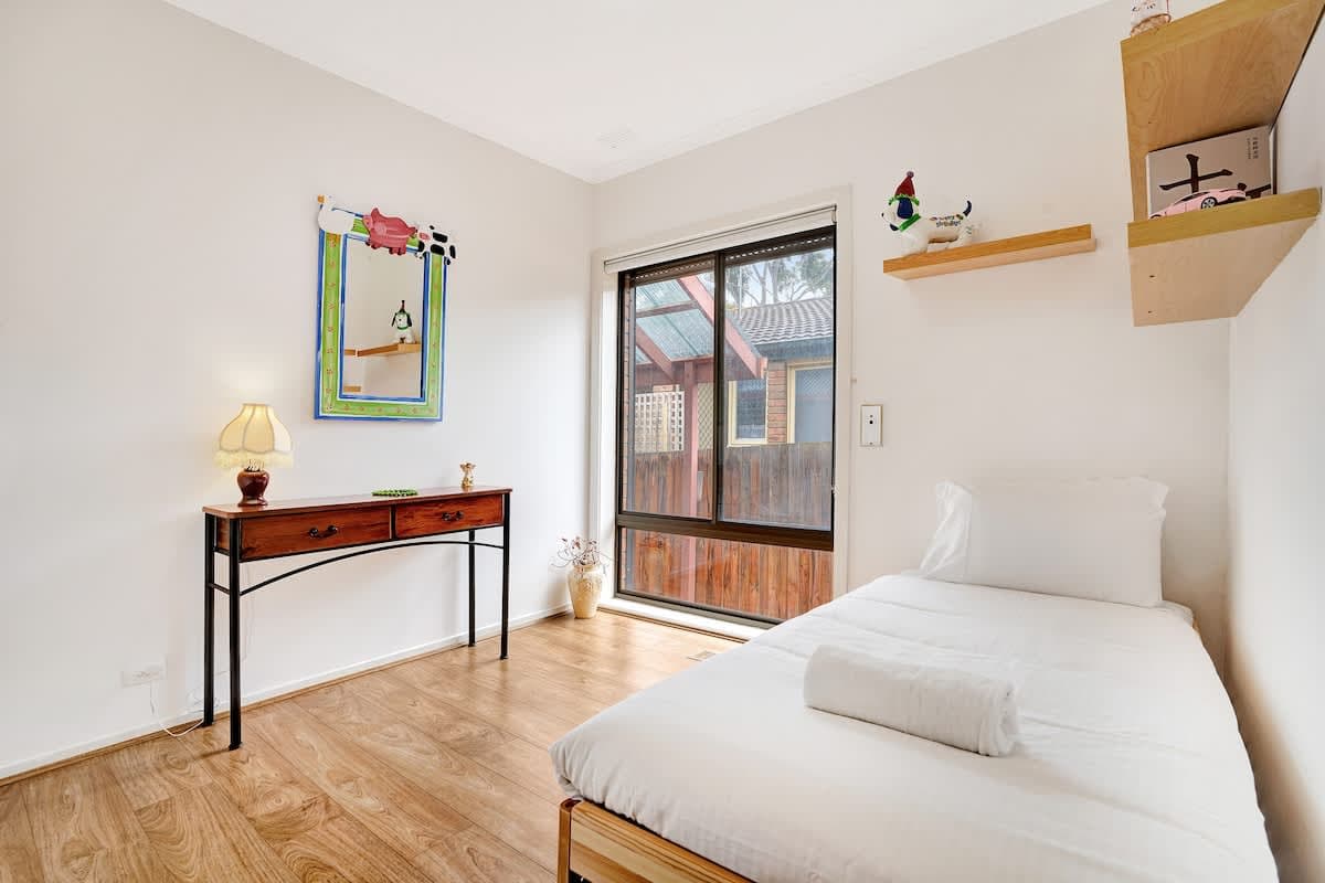 Furnished 3 Bedroom House in Rowville