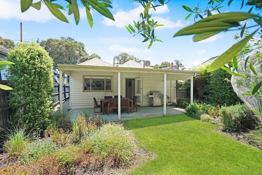 Furnished 3 Bedroom House in Williamstown North