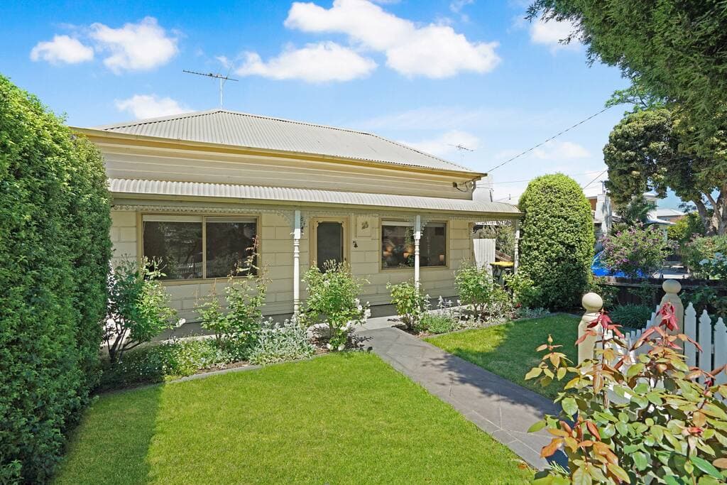 Furnished 3 Bedroom House in Williamstown North