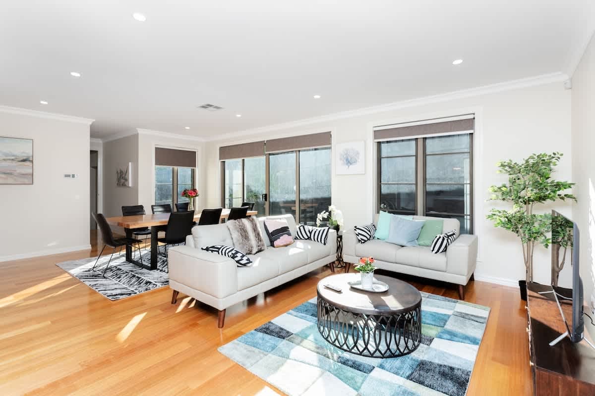 Furnished 4 Bedroom Rental in Glen Waverley