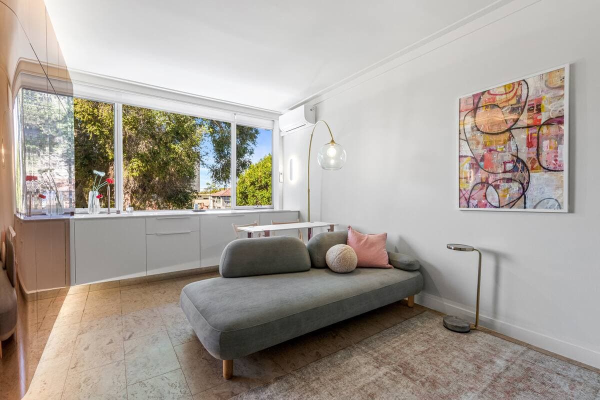 Furnished 1 Bedroom Apartment in St Kilda