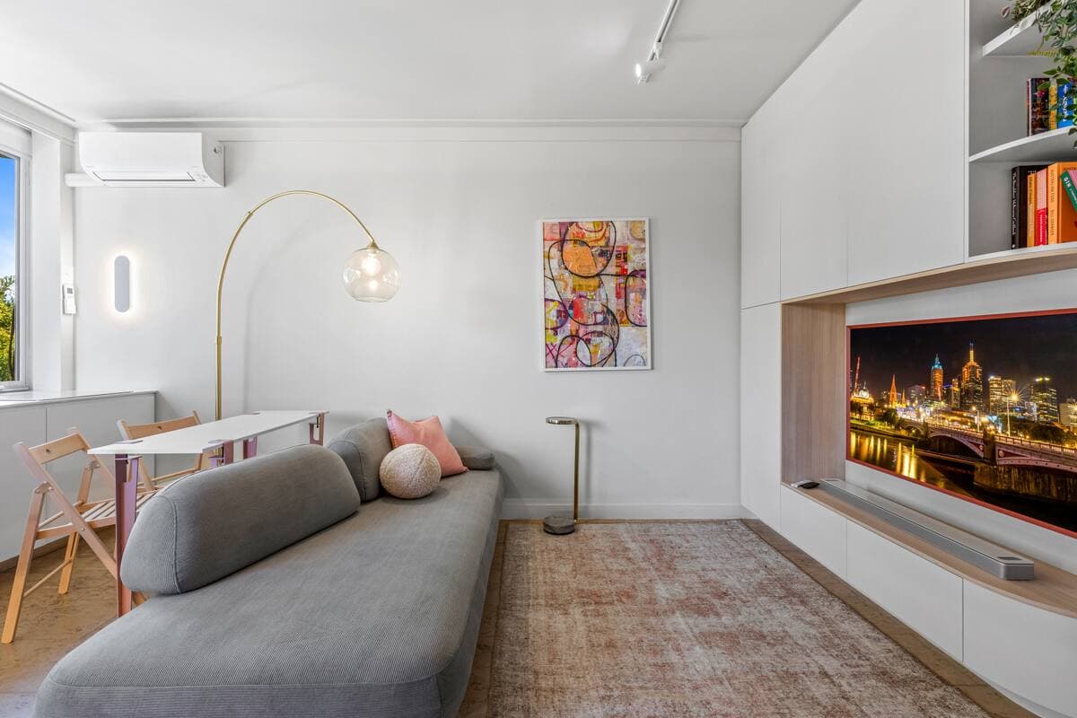 Furnished 1 Bedroom Apartment in St Kilda
