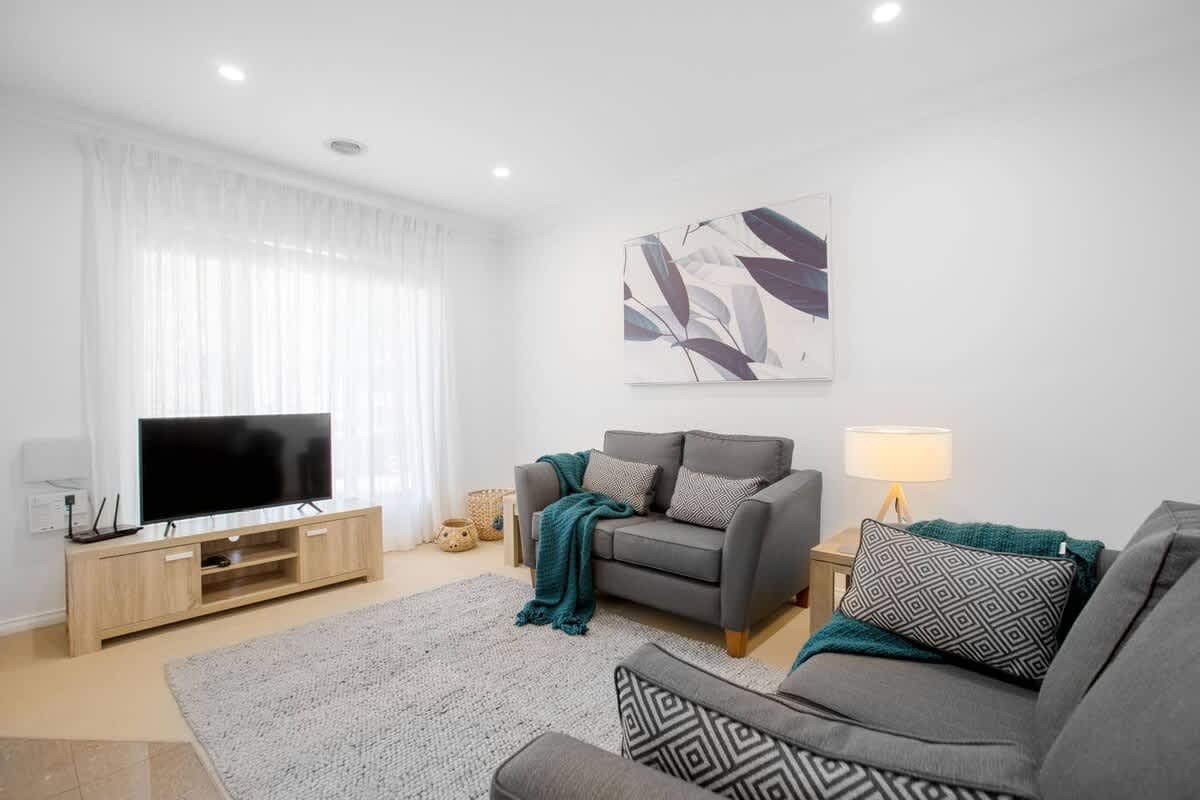 Furnished 2 Bedroom Rental in Mill Park