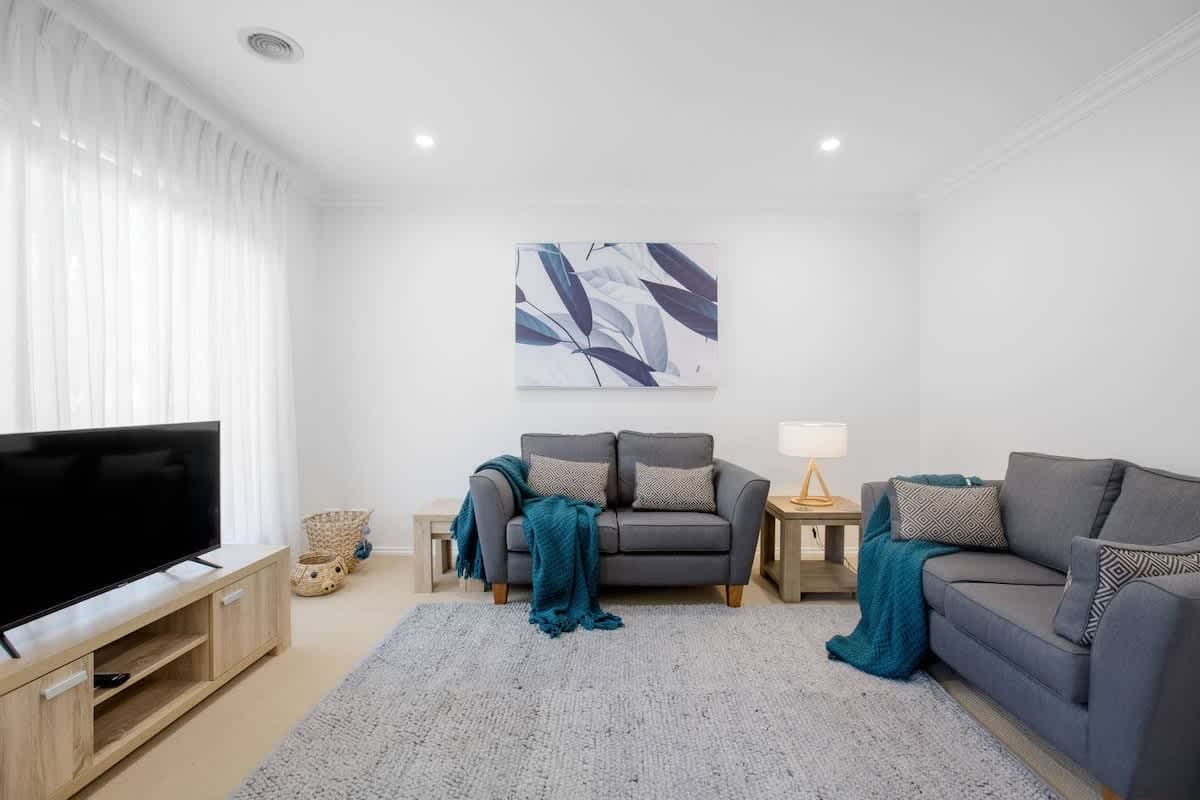 Furnished 2 Bedroom Rental in Mill Park