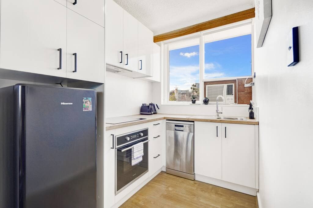 Furnished 1 Bedroom Apartment in St Kilda