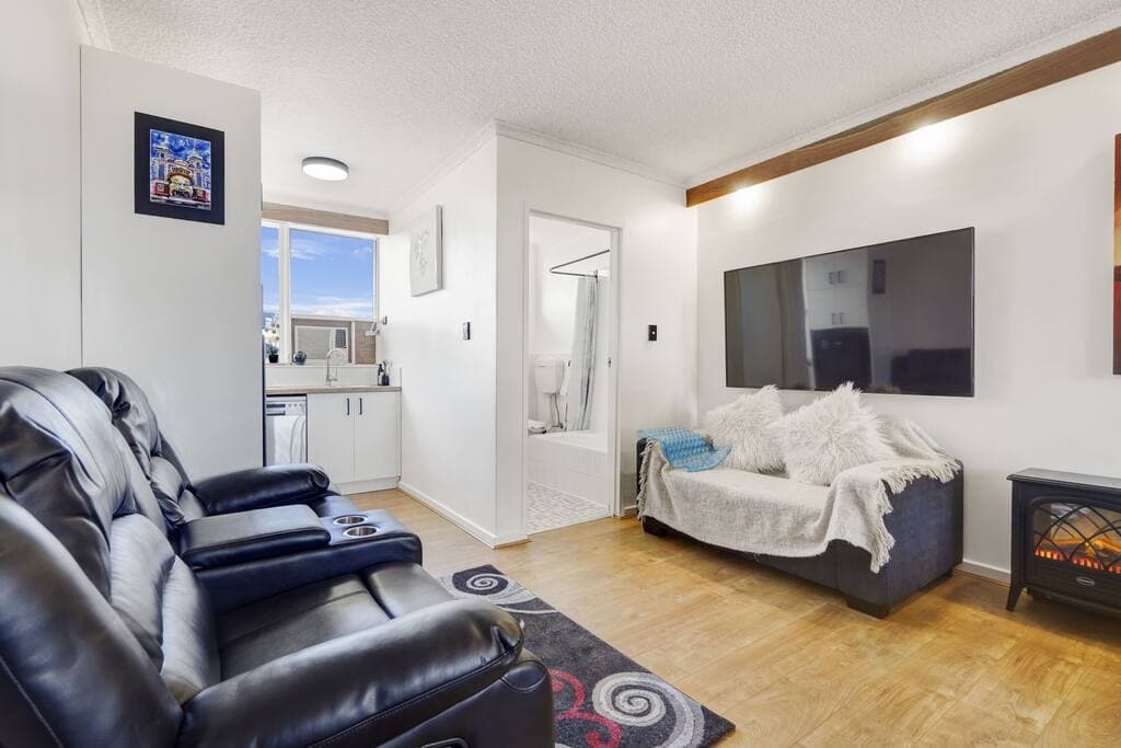 Furnished 1 Bedroom Apartment in St Kilda