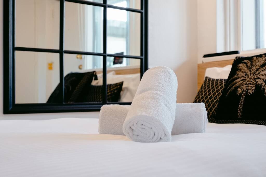Furnished 1 Bedroom Apartment in St Kilda