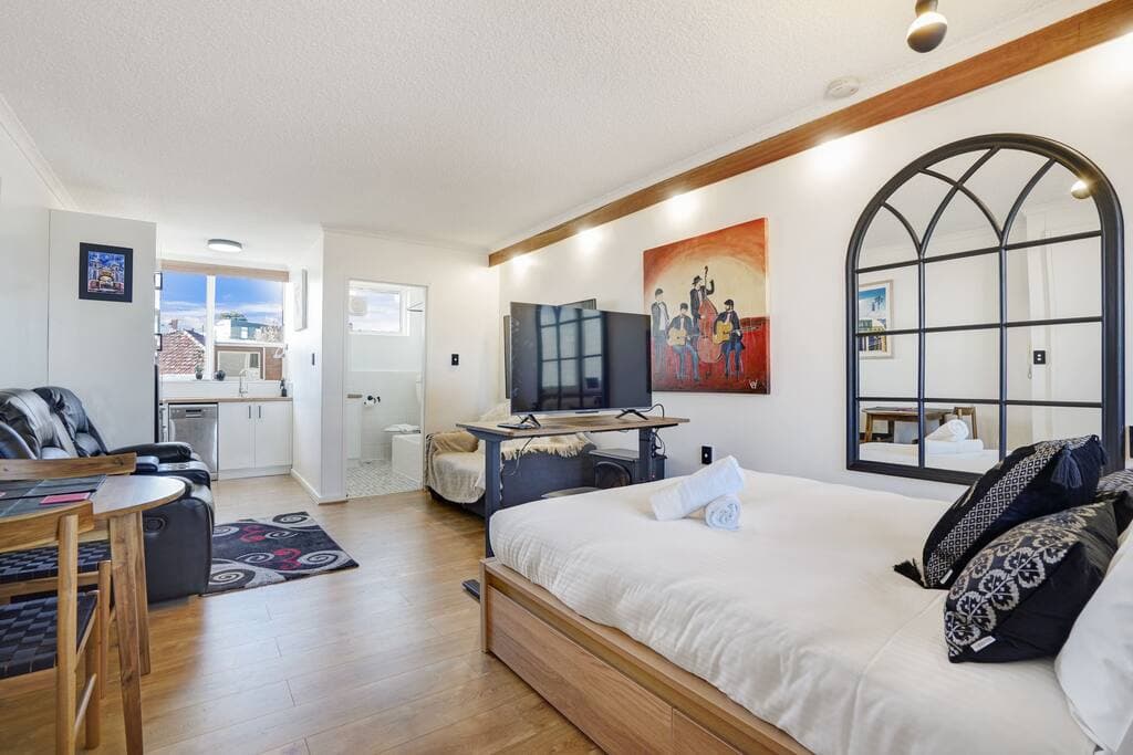 Furnished 1 Bedroom Apartment in St Kilda