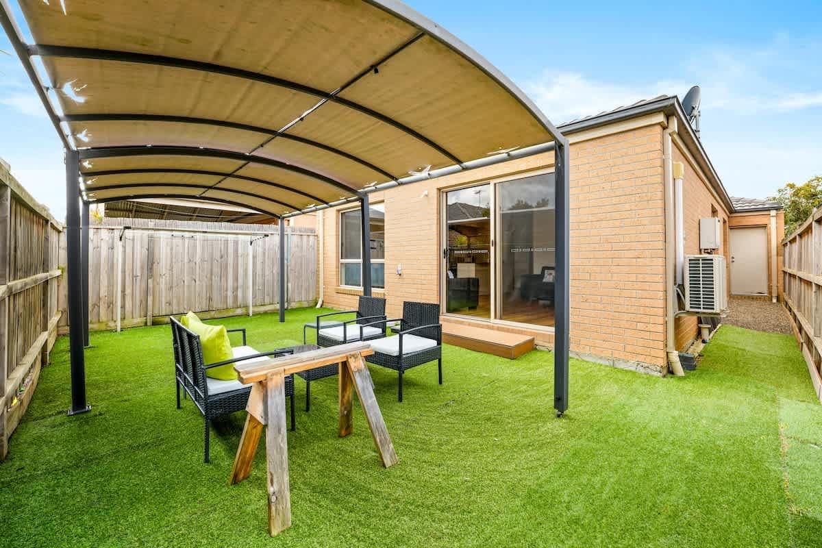 Furnished 2 Bedroom House in Officer