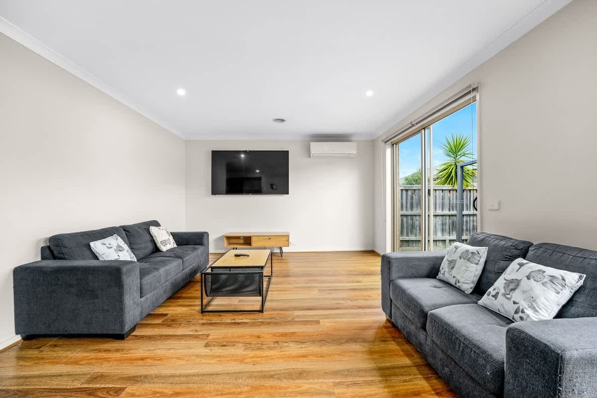 Furnished 2 Bedroom House in Officer