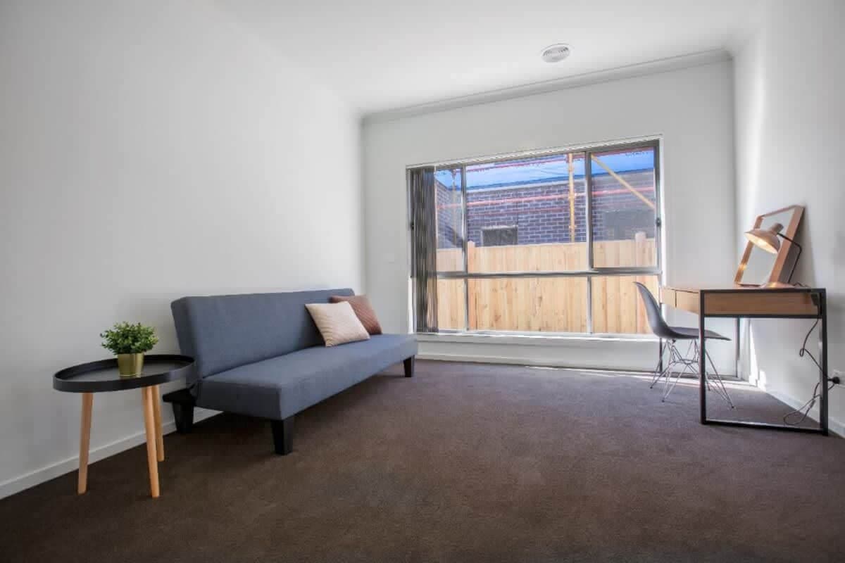 Furnished 5 Bedroom House in Point Cook